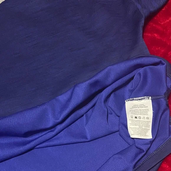 XL- Nike Navy Blue Running Shirt with Thumb Holes! Seriously like New! - Picture 13 of 15